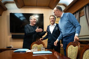 Macron i kokaina? To rosyjski fejk! Uwierzyli w niego polscy politycy