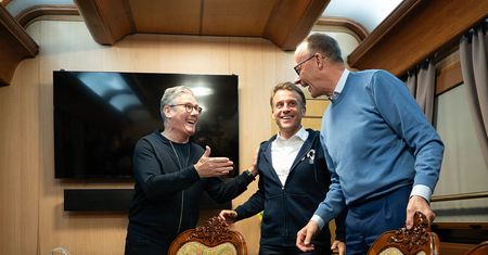 Macron i kokaina? To rosyjski fejk! Uwierzyli w niego polscy politycy