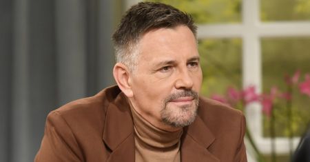 Krzysztof Ibisz w ŻAŁOBIE. Prezenter we wzruszających słowach POŻEGNAŁ "zastępczą mamę". "Odpocznij po tych trudach ostatnich lat" (FOTO)