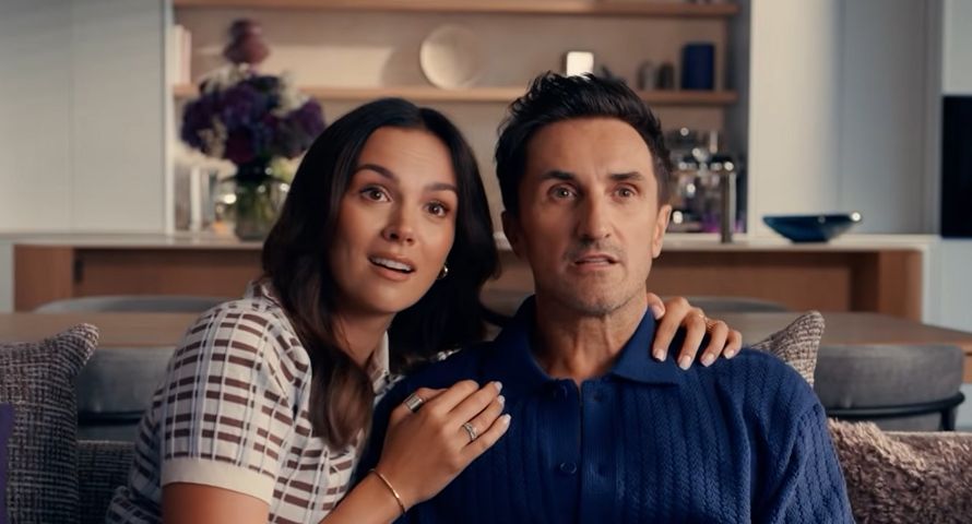 Paulina Krupińska-Karpiel i Sebastian Karpiel-Bułecka reklamują światłowód i telewizję od Play