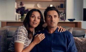 Paulina Krupińska-Karpiel i Sebastian Karpiel-Bułecka reklamują światłowód i telewizję od Play