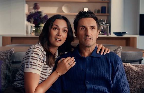 Paulina Krupińska-Karpiel i Sebastian Karpiel-Bułecka reklamują światłowód i telewizję od Play