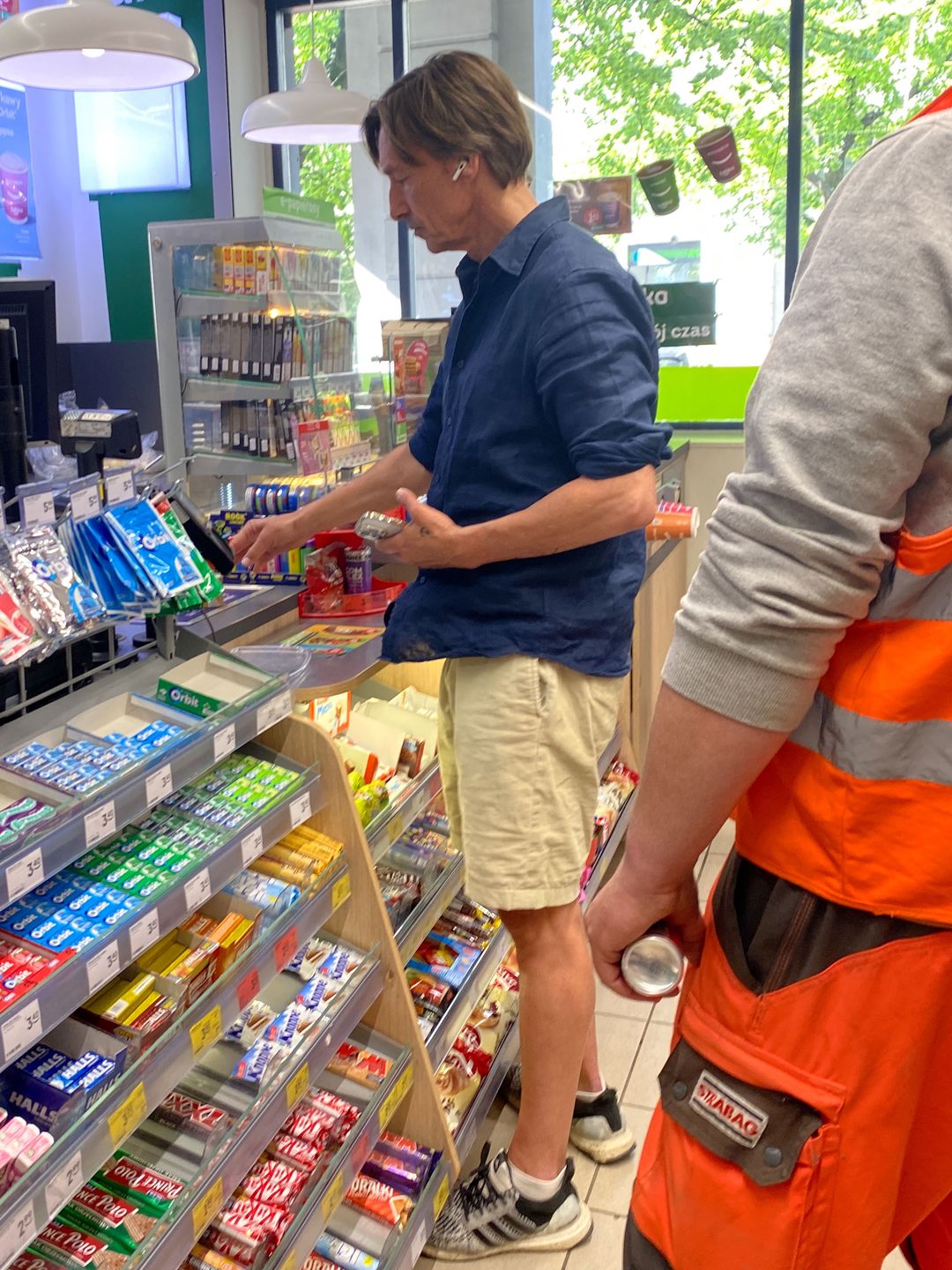 Paul Montana zdjął koszulkę w restauracji