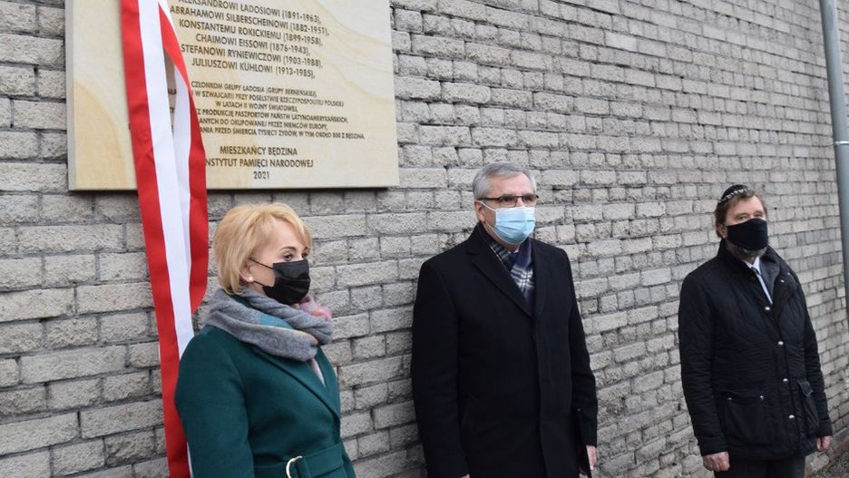 Będzin. Władze miasta i IPN w Katowicach odsłoniły pamiątkową tablicę.
