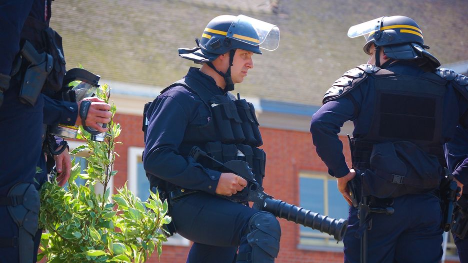 Strzelanina we Francji. Nożownik zaatakował policjanta