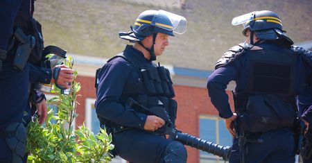 Strzelanina we Francji. Nożownik zaatakował policjanta