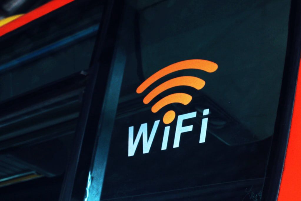 Jaki wzmacniacz wi-fi wybrać? Spraw, by zasięg wi-fi w Twoim domu był doskonały -  