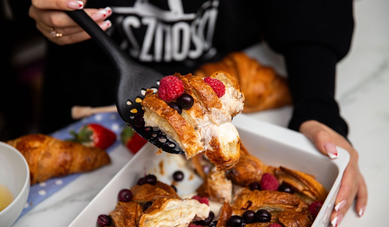 Racuchy i owsianka to nuda. Szybka śniadaniowa zapiekanka dla zabieganych