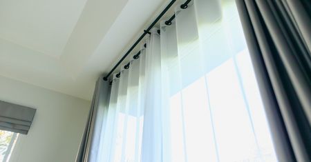 Przed świętami sięgam do apteczki. Nie ma lepszego wybielacza do firanek