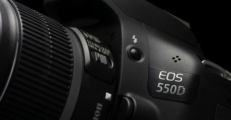 Canon EOS 550D - zgrabna lustrzanka z 18 megapikselami i Full HD 1080p