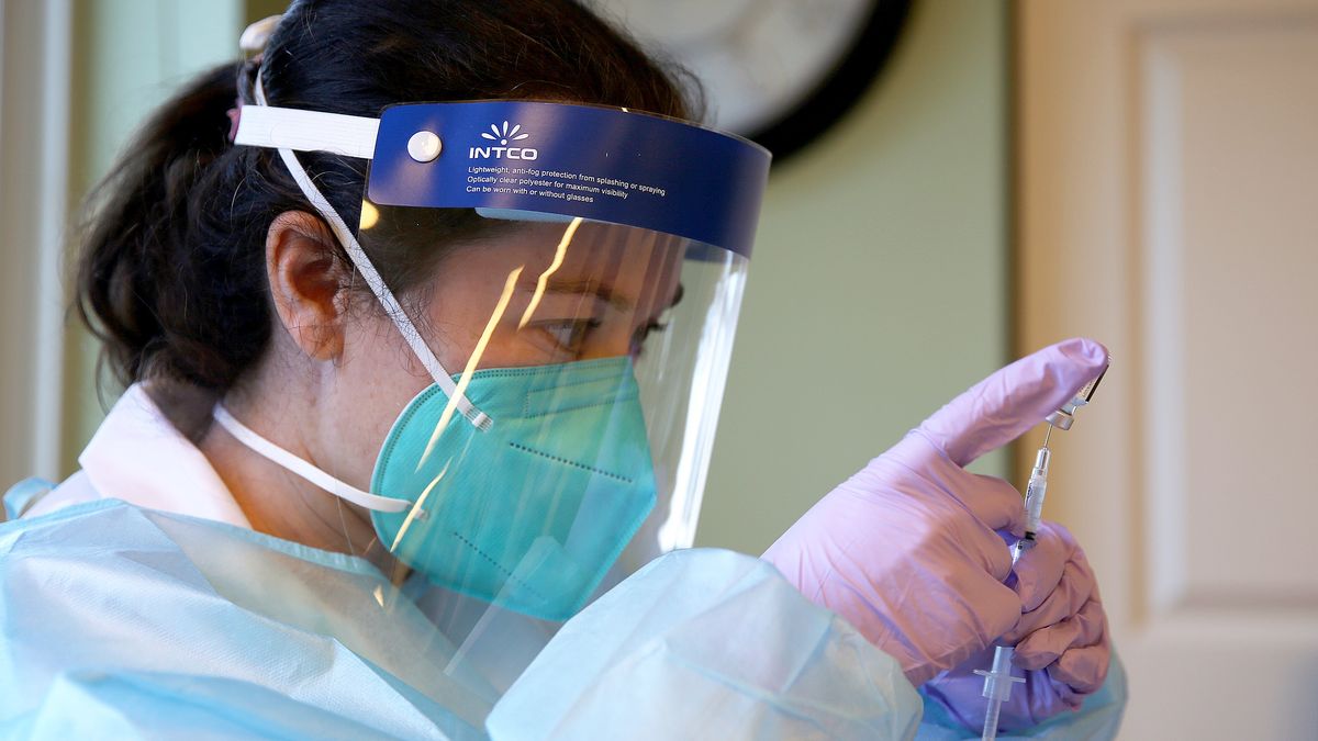 Naukowcy z Washington University of St. Louis w amerykańskim stanie Missouri prowadzą badania kliniczne nad popularnym lekiem przeciwdepresyjnym, który może uchronić przed koronawirusem.