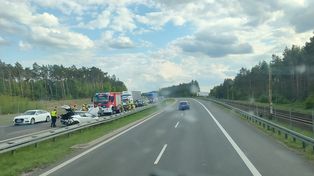 Goleniów: Kolizja na S3. Auto uderzyło w bariery