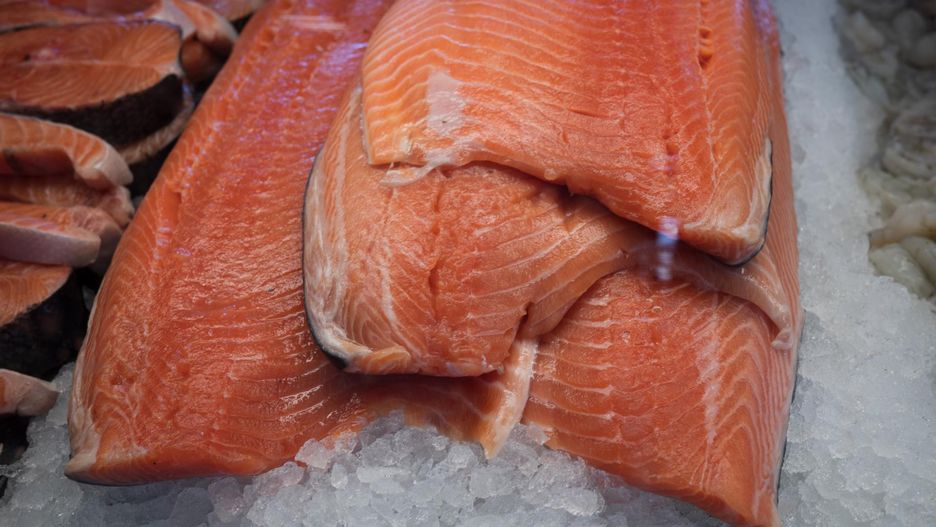 Praktycznie bez cholesterolu i toksycznej rtęci. Eksperci wskazali nazjdrowsze gatunki ryb