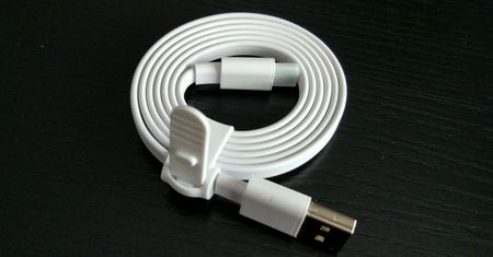 Taki kabel USB powinien być w zestawie z każdym smartfonem!