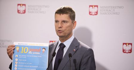 Powrót do szkoły w czasie epidemii koronawirusa. Szef MEN uspokaja