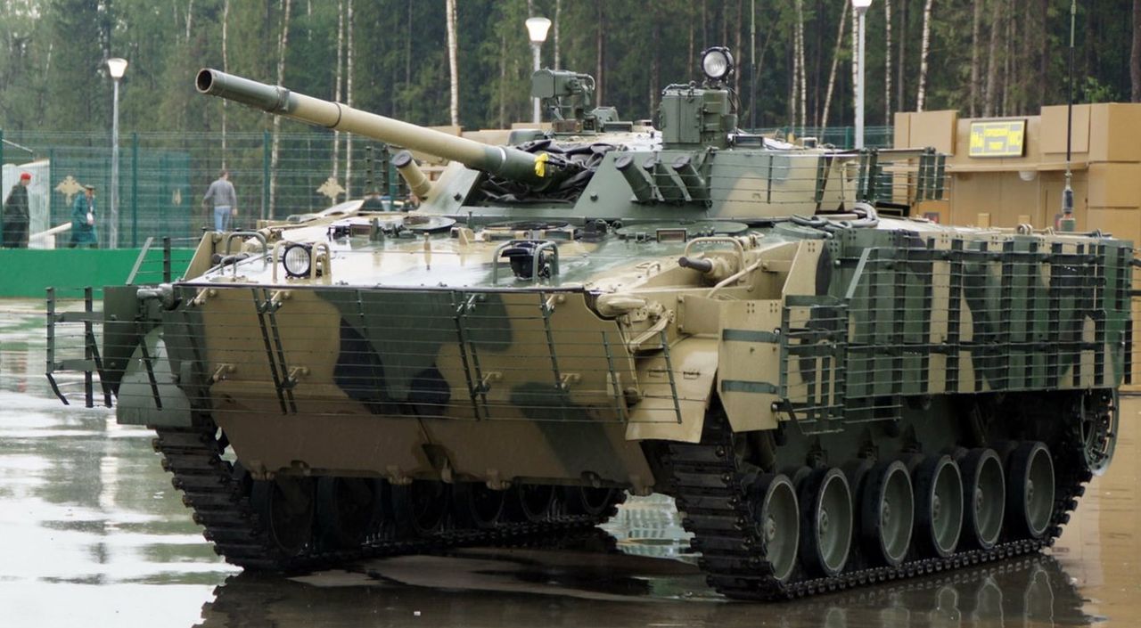 Bojowy wóz piechoty BMP-3. Widoczne ażurowe ekrany przeciwkumulacyjne