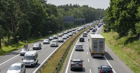 Kilometrowe korki w kierunku nadmorskich miejscowości. Polacy wyruszyli na długi weekend
