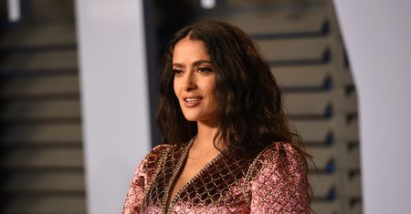 Salma Hayek pokazała się bez makijażu i wywołała dyskusję. Szkoda, że nie taką, której potrzeba