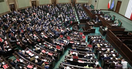 Sejm podjął decyzję ws. budżetu na 2022 rok. Nie będzie m.in. pieniędzy na podwyżki