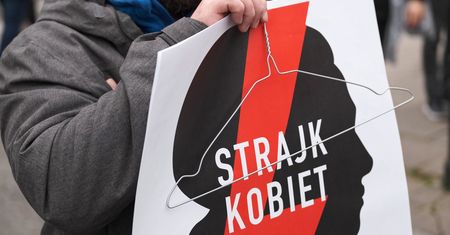 Strajk Kobiet. Dlaczego wieszak jest jednym z symboli? Co oznacza?