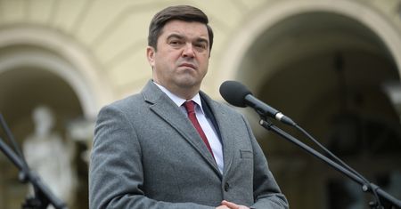 Tysiące zgonów na COVID-19 w Polsce. Rzecznik resortu zdrowia podał powód