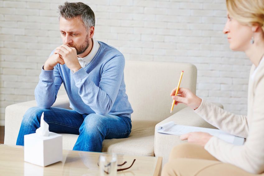 Mężczyźni rzadko przyznają, że są ofiarami przemocy ekonomicznej