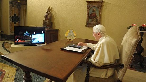 Głos z Watykanu. Papież Benedykt XVI woli Androida 1