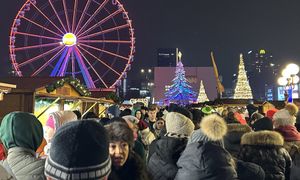 Takich tłumów na placu Defilad nie było od lat. "Walczyłam o życie w labiryncie stoisk"