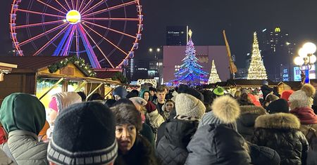 Takich tłumów na placu Defilad nie było od lat. "Walczyłam o życie w labiryncie stoisk"