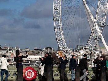 Polacy "ewakuują się" z tonącego okrętu? Coraz więcej rodaków opuszcza Wyspy
