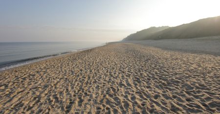 Międzyzdroje. Mieli tylko poszerzyć plażę. Przy "okazji" zasypali też wejścia