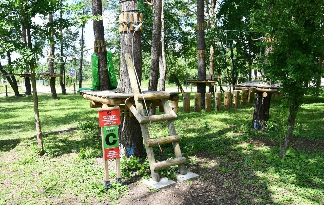 Park linowy &#34;Małpi Gaj&#34; w kilka tygodni po otwarciu. Zdjęcia z czerwca 2022 roku.