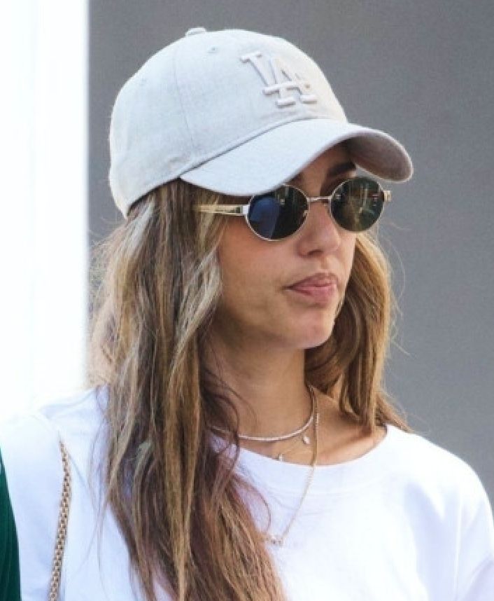 Jessica Alba i Danny Ramirez na spacerze