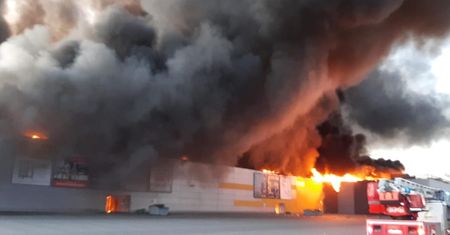 Przyczyny pożaru na Marywilskiej. W sieci zaroiło się od teorii spiskowych