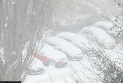 Pomorze pod śniegiem. Karetki utknęły w zaspach, szkoły odwołały zajęcia przez pogodę