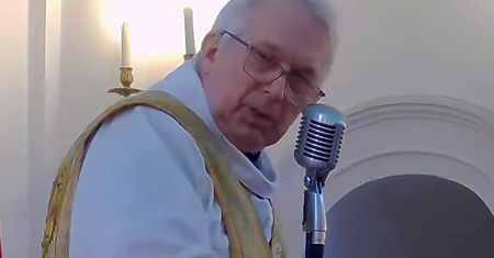 Ksiądz zrobił to podczas mszy. Mówi o nim pół Polski. "Wymaga wyjaśnienia"