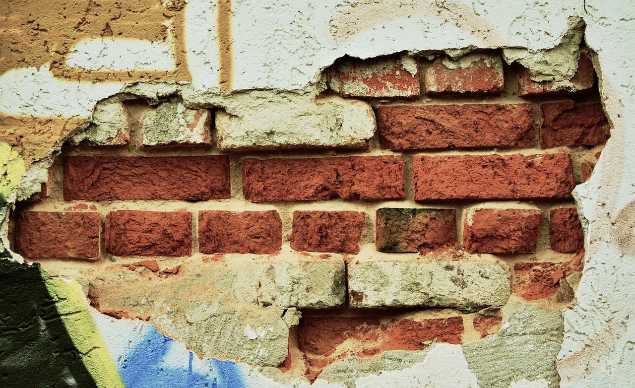 Remont 260-letniego muru cmentarza parafialnego na ostatniej prostej. Miasto lada dzień rozstrzygnie przetarg na drugi etap prac