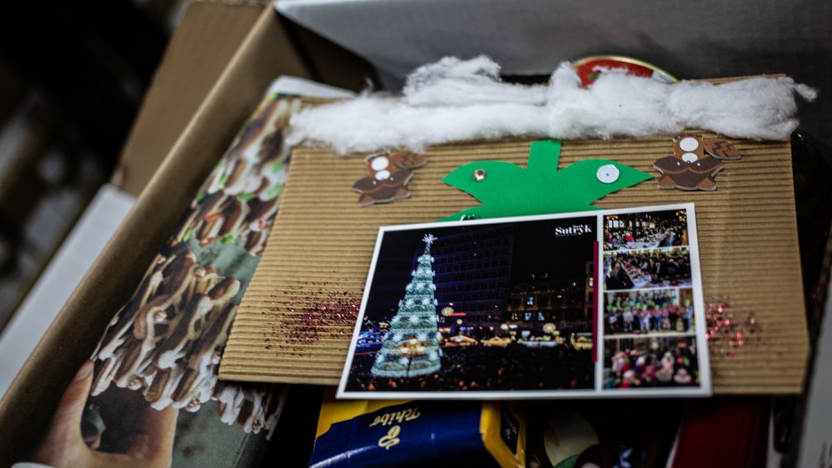 prezent paczka świąteczna boże narodzenie wigilia