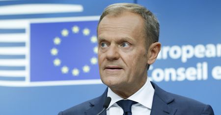 Donald Tusk pokazał zdjęcie z Angelą Merkel. Fani rozbawieni podpisem