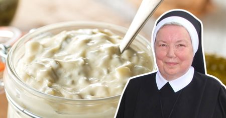 Sos do jajek robię z przepisu siostry Anastazji. Jest wyrazisty i przyjemnie kremowy