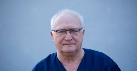 Obostrzenia dla niezaszczepionych? Prof. Simon nie ma wątpliwości. "Nie można być fanatykiem"