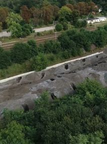 40,000 tonnes of waste right next to houses in Poland. People get sick