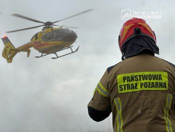 Motocyklista zderzył się z autem. Zablokowana droga, na miejscu lądował śmigłowiec LPR