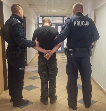 Warszawa: Pościg za pijanym kierowcą. Mężczyzna podczas pościgu potrącił policjanta
