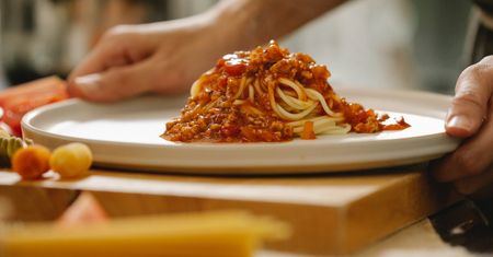Tak spaghetti bolognese robią Włosi. Jeden składnik zmienia wszystko