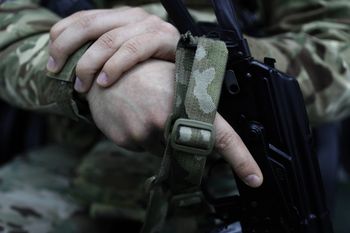 Rosjanie sprzedają nagrania z wojny. Przerażający proceder