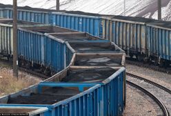 Wypadek i utrudnienia. Lokomotywa wjechała w skład towarowy