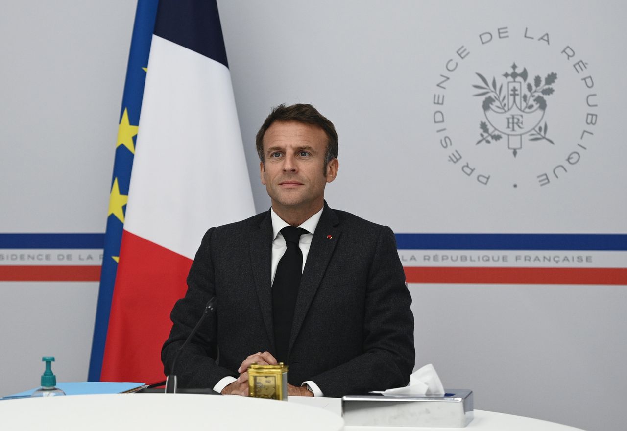 Macron się wygadał? Został oskarżony o "ujawnienie kart"