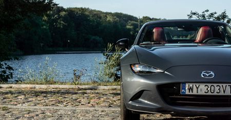 Nowa Mazda MX-5 pozostanie wierna tradycji. Zarówno w kwestii wymiarów, jak i napędu
