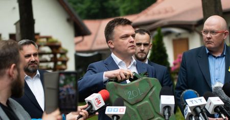 "Kanister hańby". Hołownia: Polska zamieni się w Krainę lodu